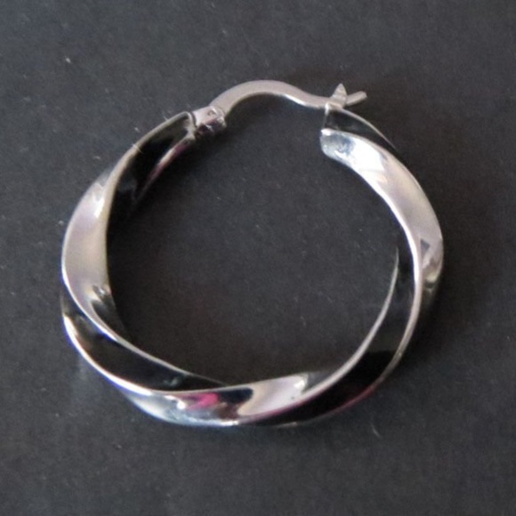 LIA SOPHIA "TWIST & SHOUT" HOOP PIERCED EARRINGS - Picture 2 of 4